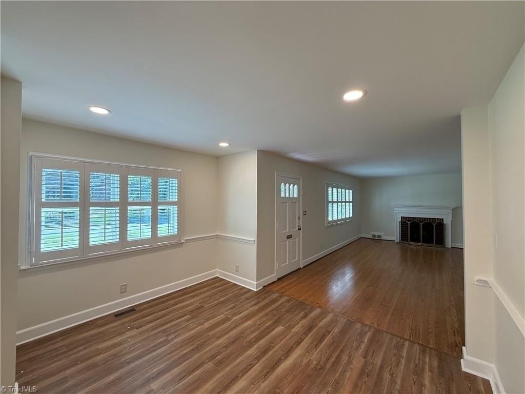 638 N Stratford Rd - Photo 5 of 26