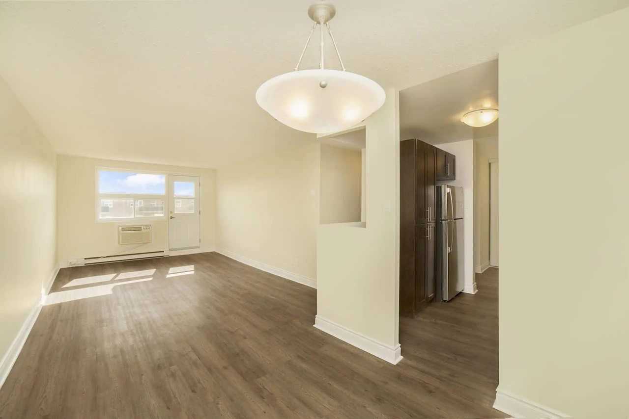 8 Radisson - Photo 5 of 50