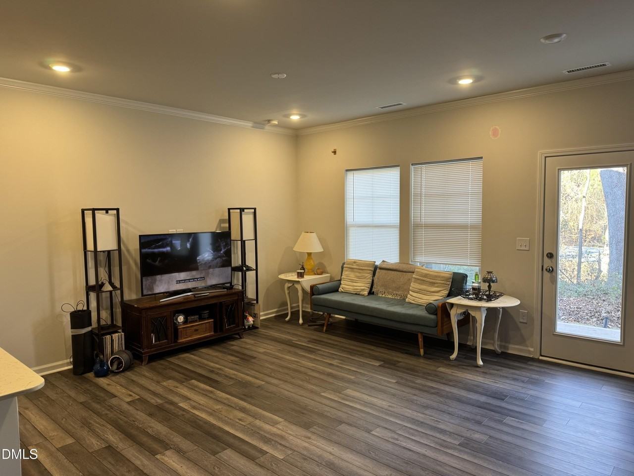 237 Peebles Dr - Photo 4 of 21