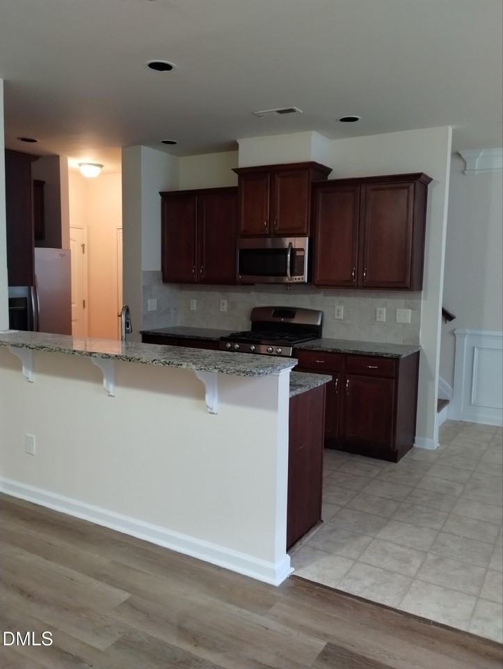 519 Whitworth Ln - Photo 4 of 27