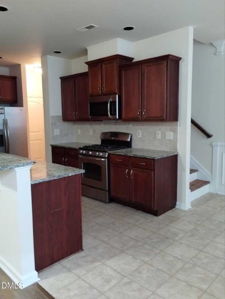 519 Whitworth Ln - Photo 5 of 27