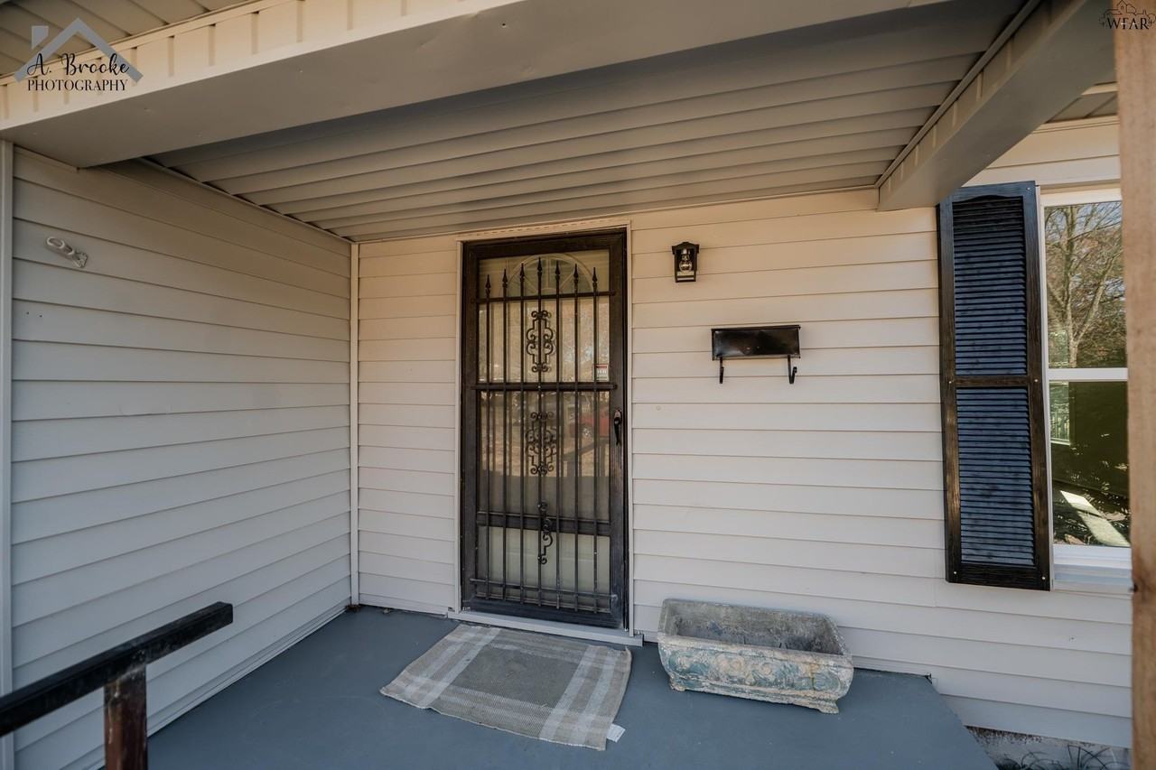 3213 Hollywood Ave - Photo 3 of 26