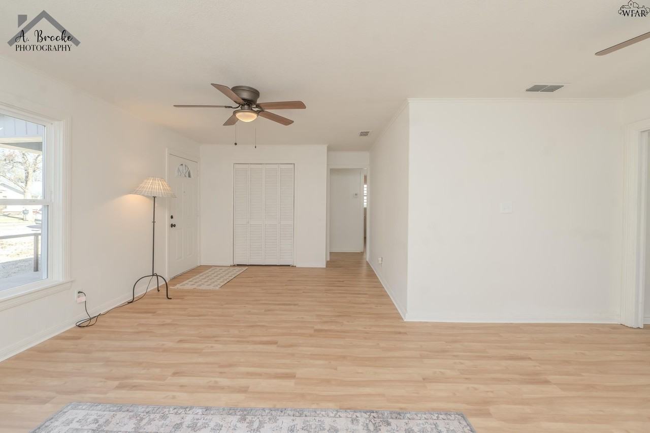 3213 Hollywood Ave - Photo 6 of 26