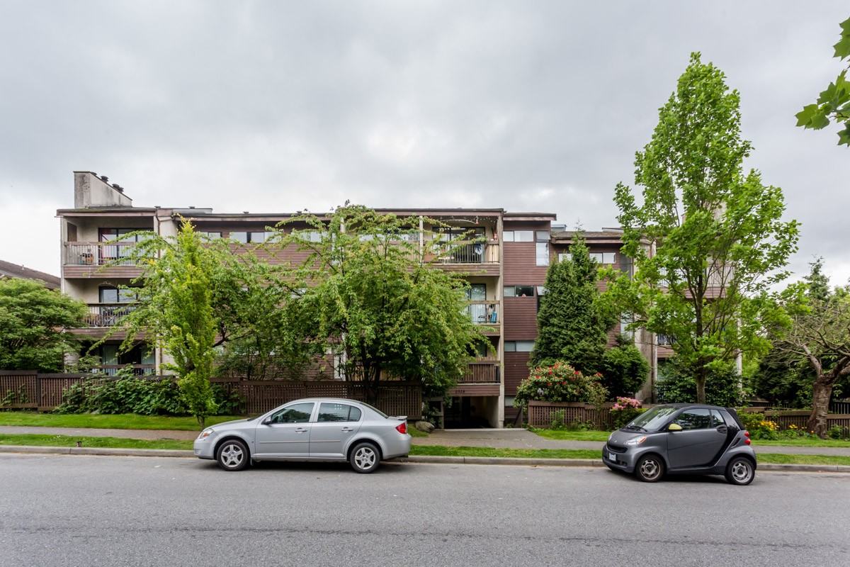 Sandringham Apartments - Photo 2 of 10