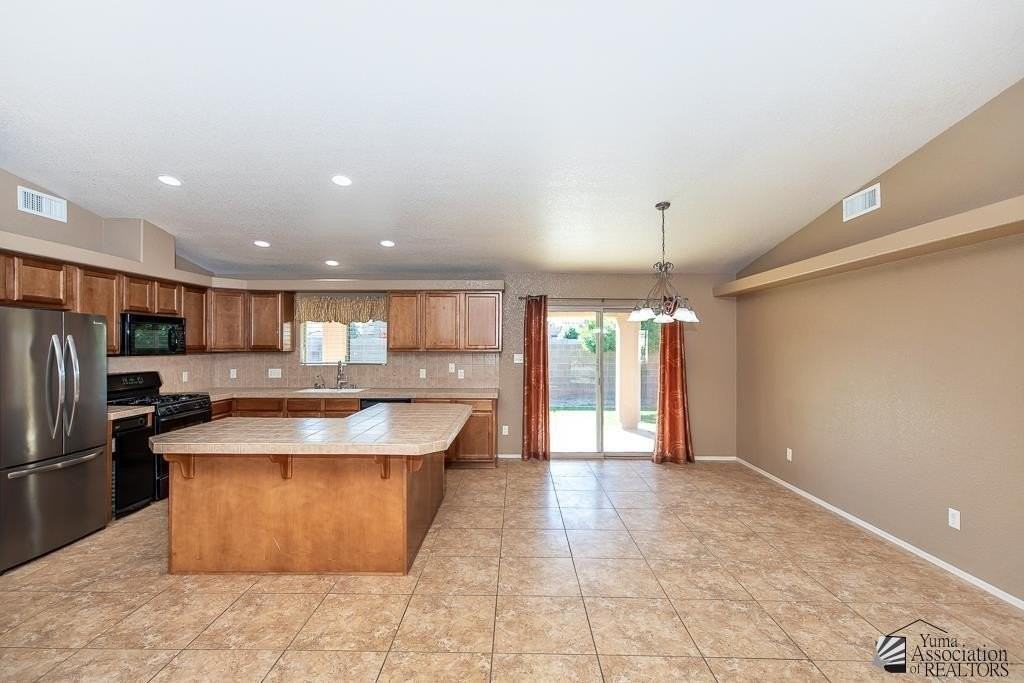 11845 E 27th Pl - Photo 6 of 25