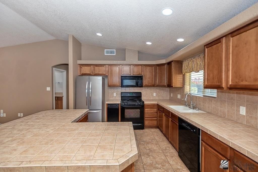 11845 E 27th Pl - Photo 7 of 25