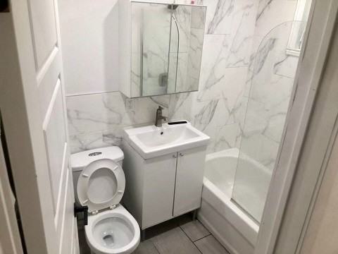 2090 Rue Wellington - Photo 2 of 18