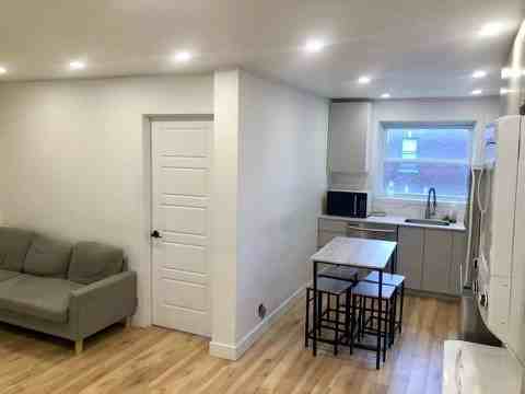 2090 Rue Wellington - Photo 3 of 18