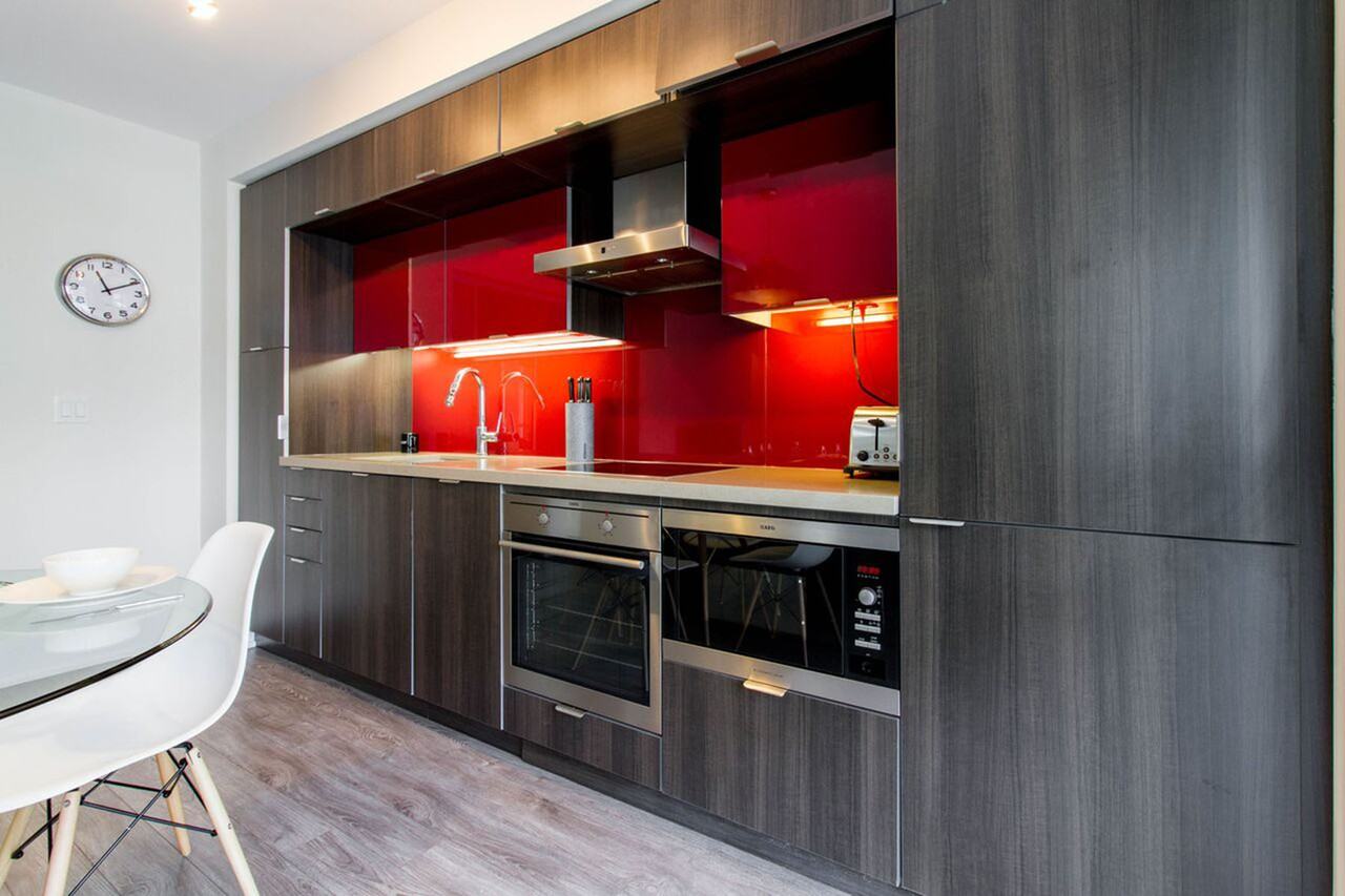 300 Front - Photo 4 of 8