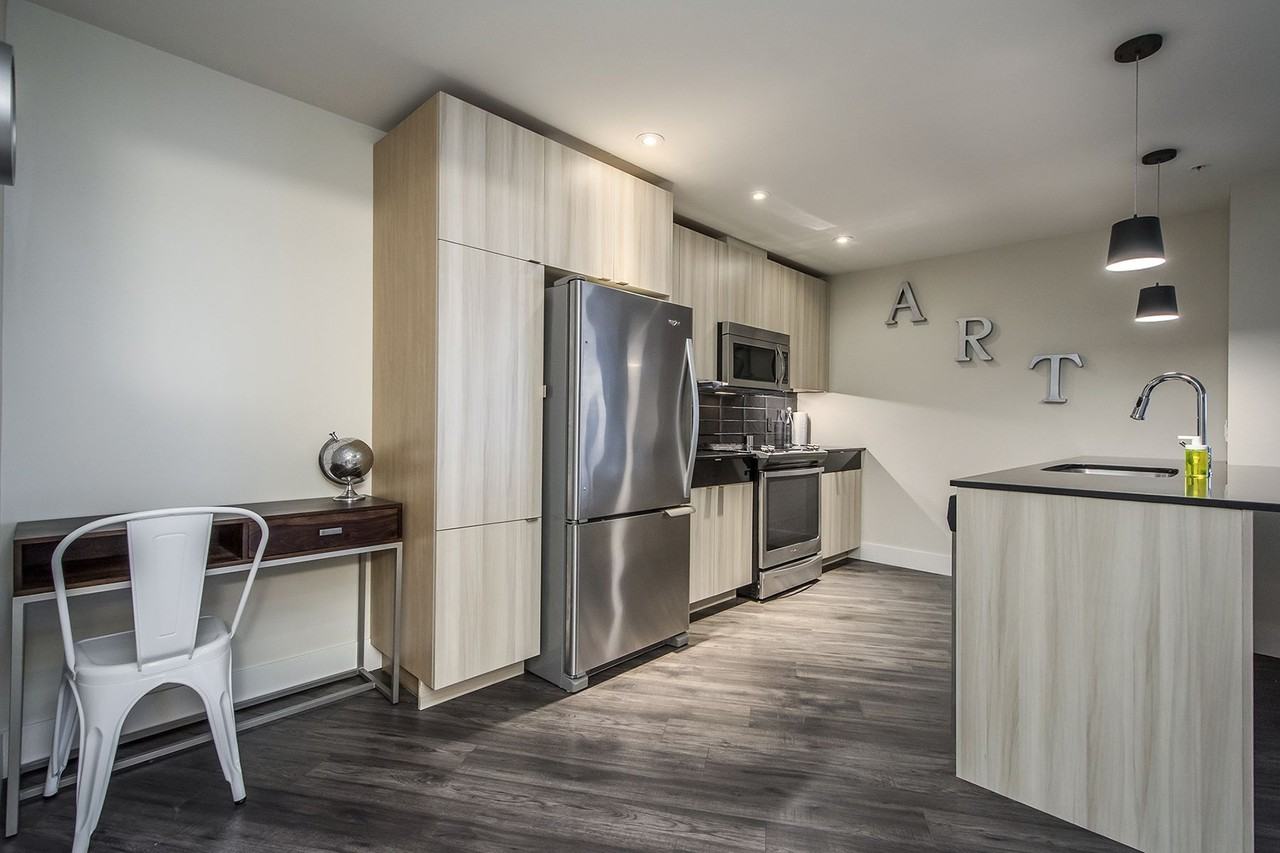 Icon Bay - Photo 6 of 30