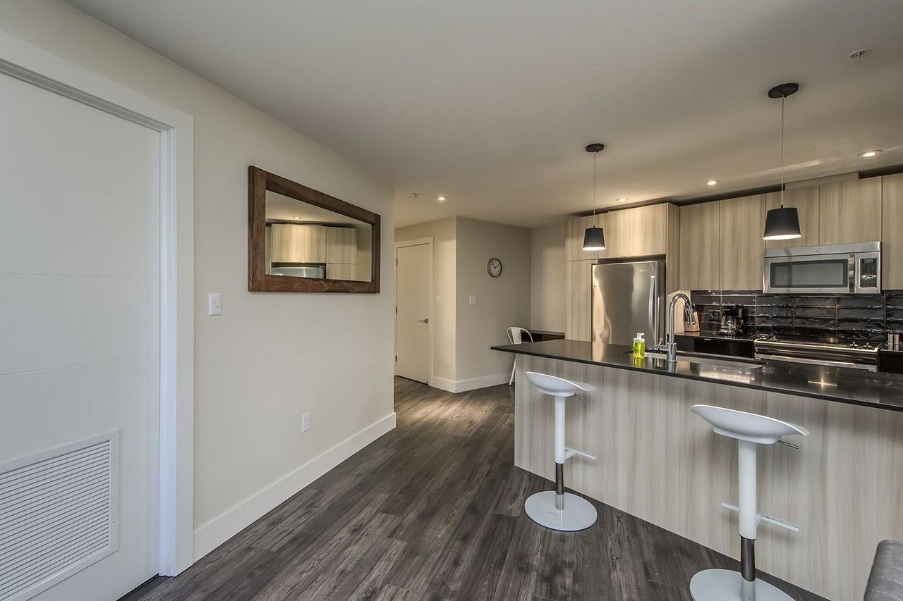 Icon Bay - Photo 7 of 30