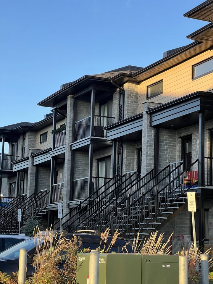 62/68/70 rue de la Fabrique - Photo 2 of 4