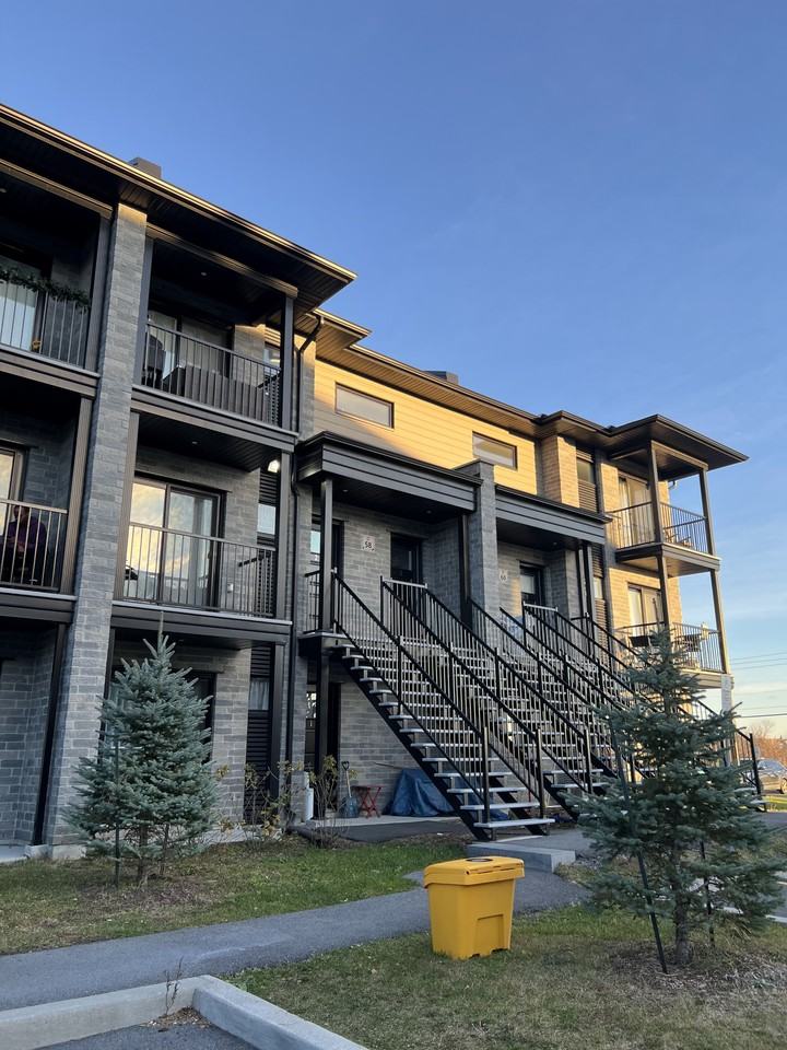 62/68/70 rue de la Fabrique - Photo 3 of 4