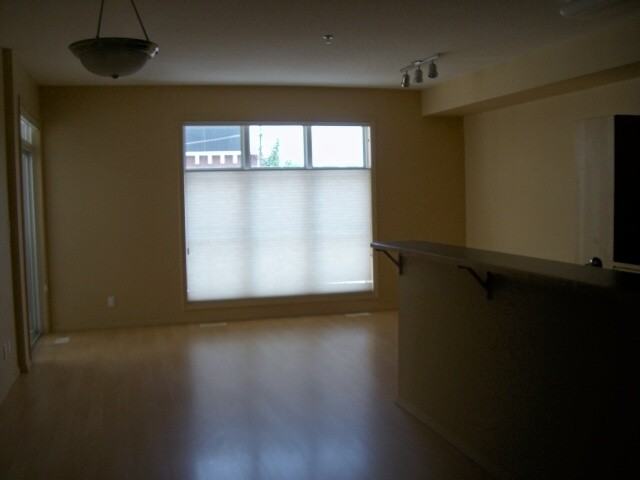 10407 122 Street - Photo 3 of 24