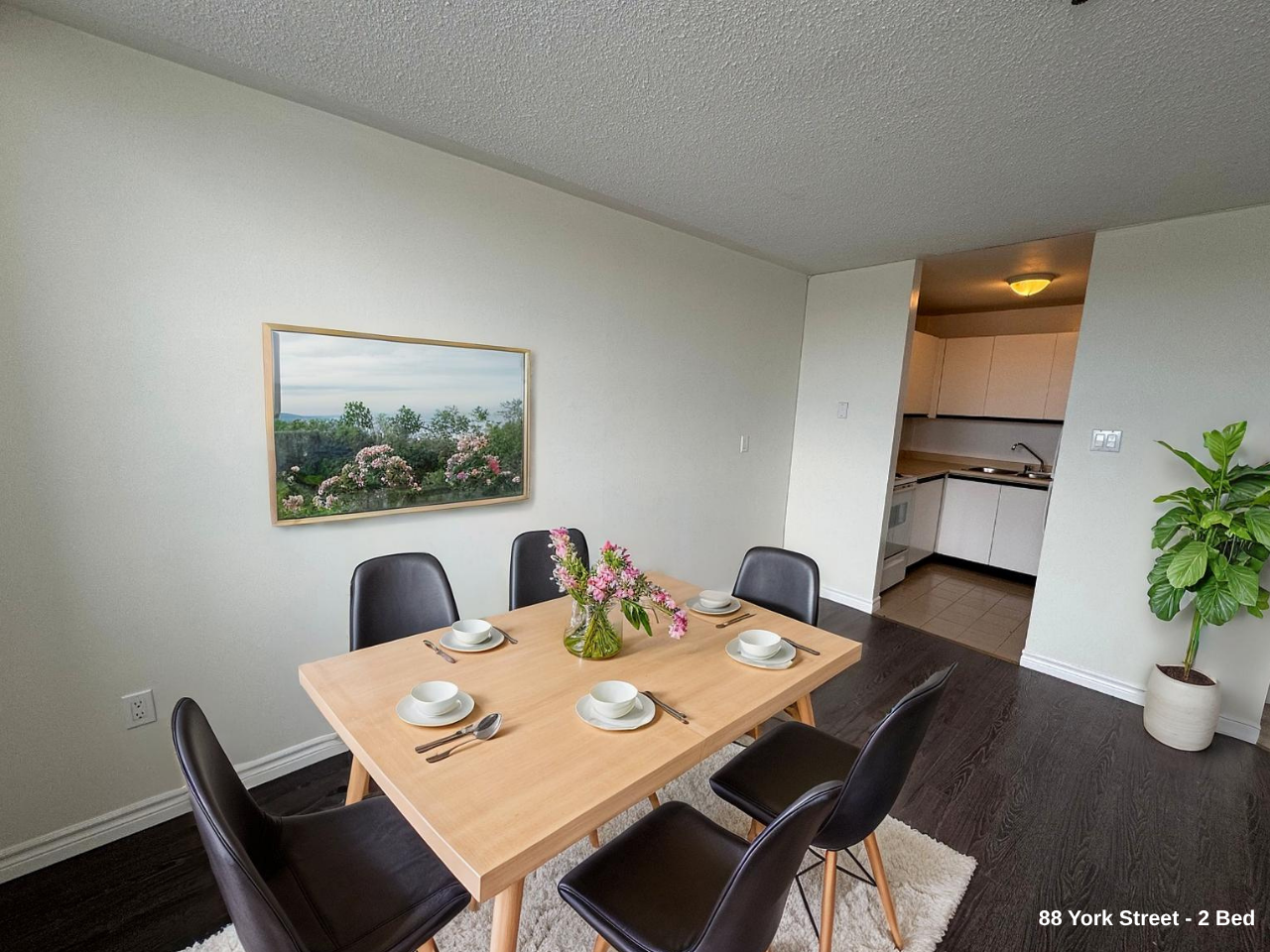 York Apartments - Photo 4 of 17