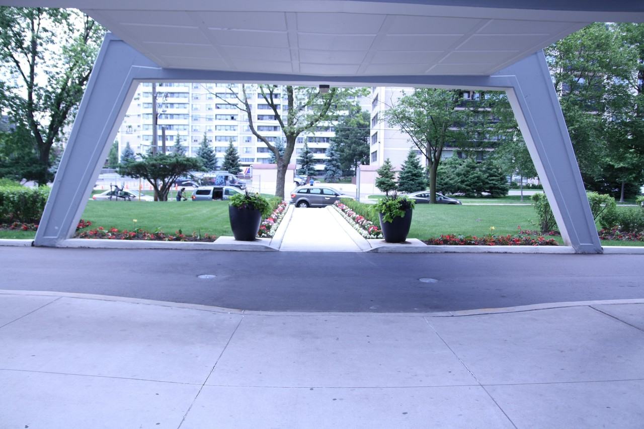 35 Esterbrooke Ave - Photo 2 of 11