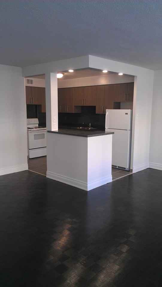 35 Esterbrooke Ave - Photo 4 of 11