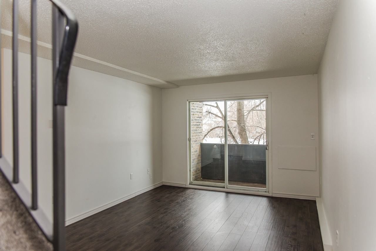 Kensington Manor - Photo 7 of 32