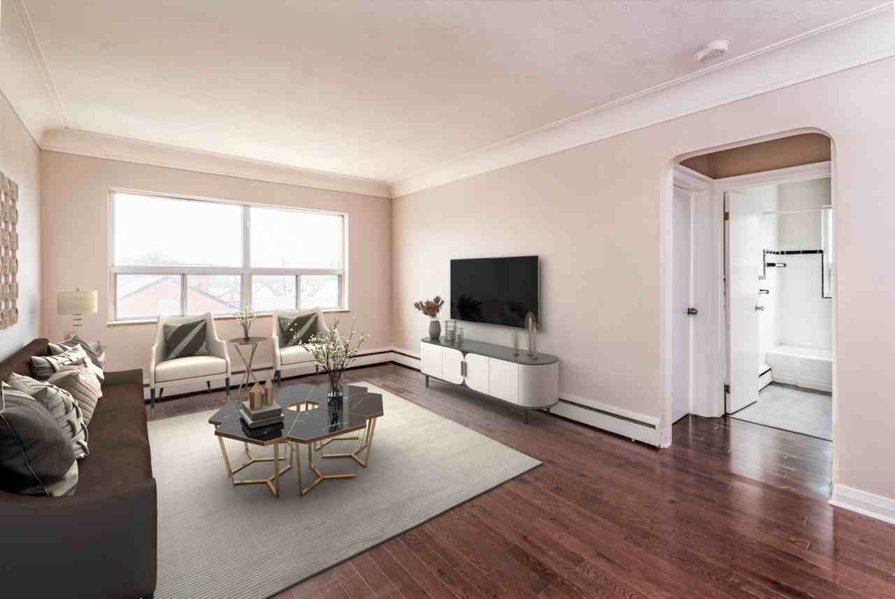 Lamoreaux Gardens - Photo 2 of 14