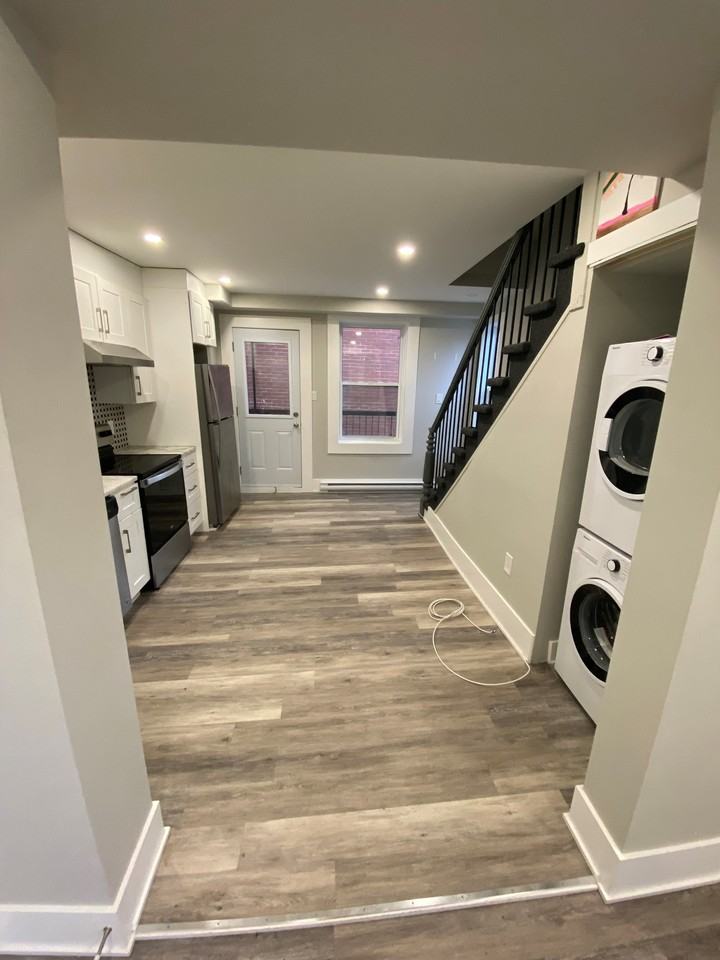 2421 De Maisonneuve East - Photo 2 of 18