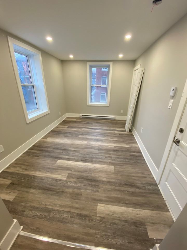 2421 De Maisonneuve East - Photo 3 of 18