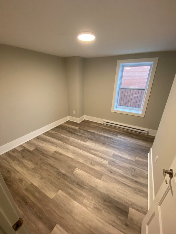 2421 De Maisonneuve East - Photo 5 of 18