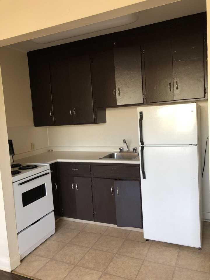 Henshire Apartments - Photo 4 of 11