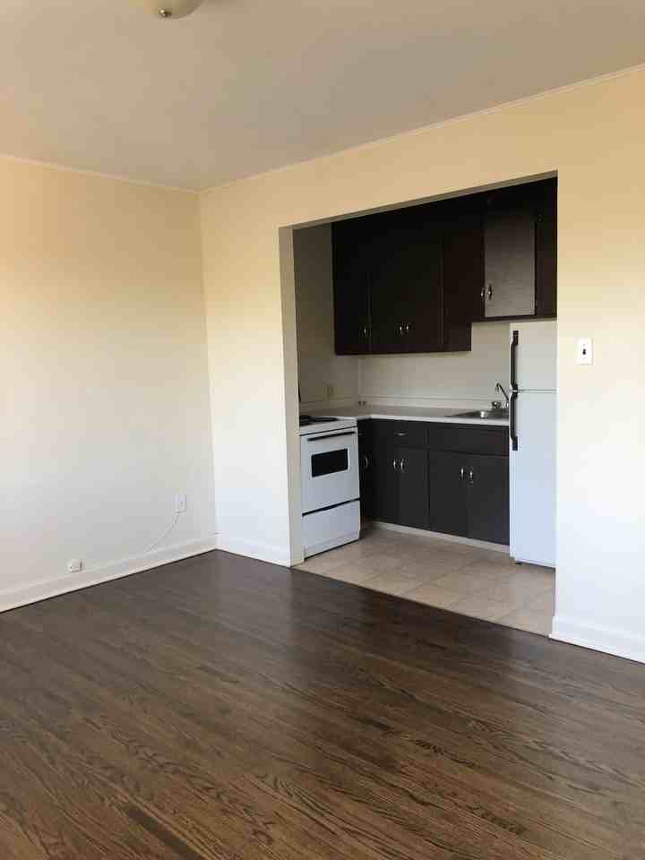 Henshire Apartments - Photo 5 of 11