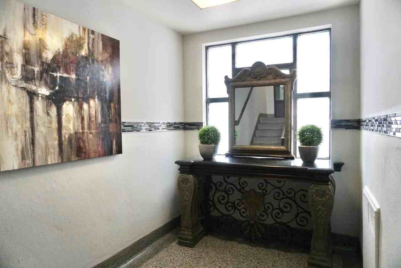 188 Lisgar St. - Photo 6 of 9