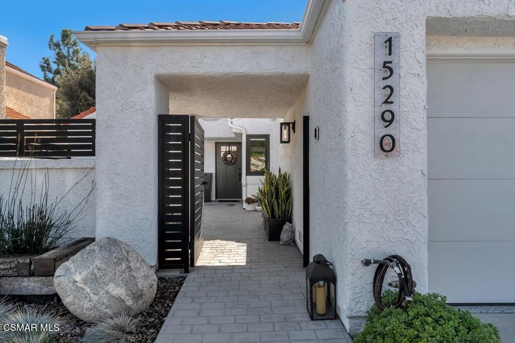 15290 Bambi Ct - Photo 4 of 47