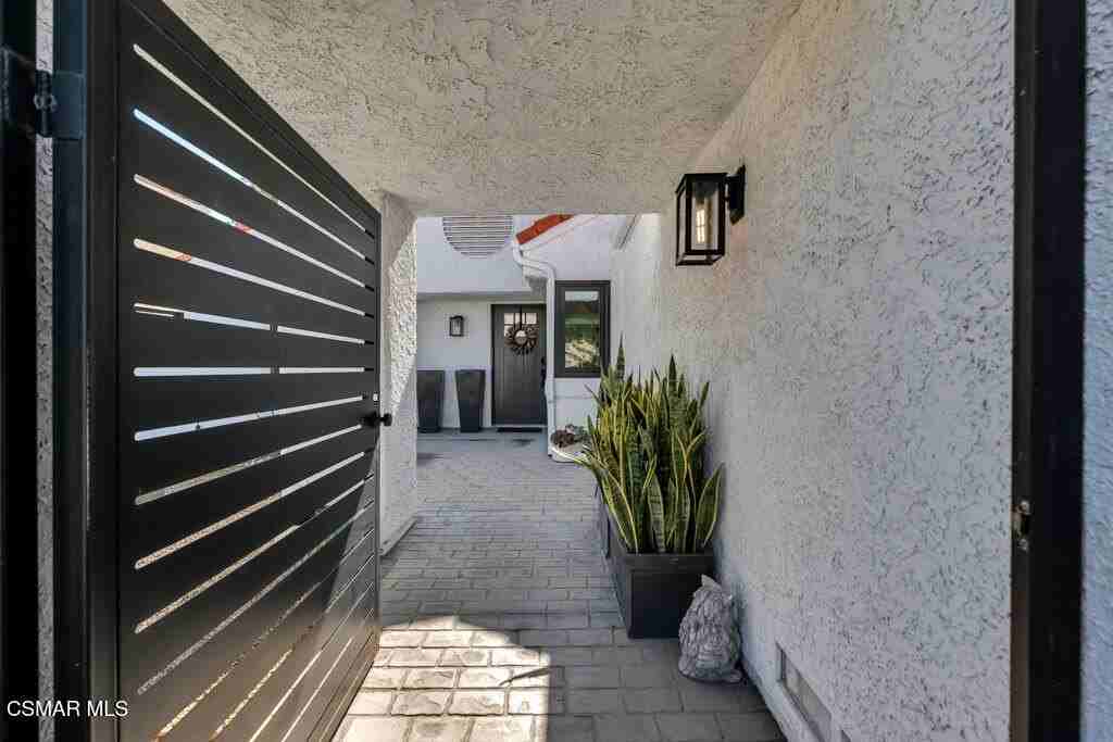 15290 Bambi Ct - Photo 5 of 47