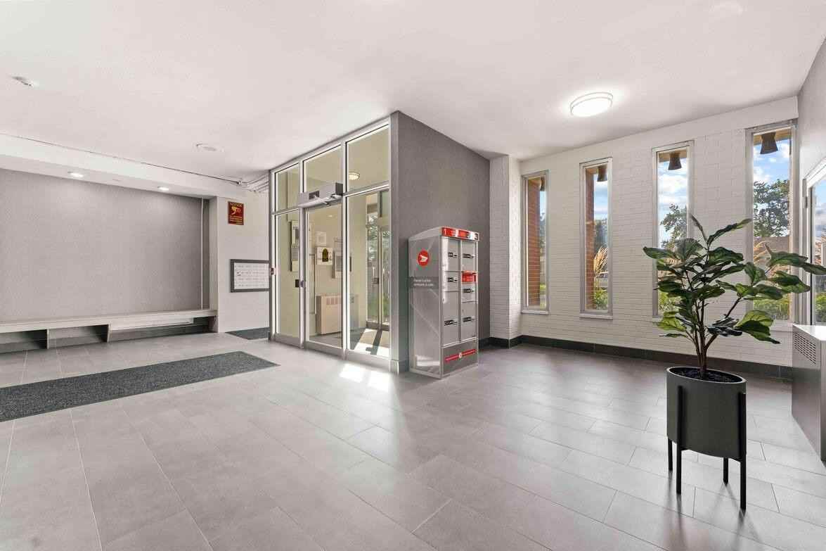 14, 16 Westdale Drive - Photo 5 of 34