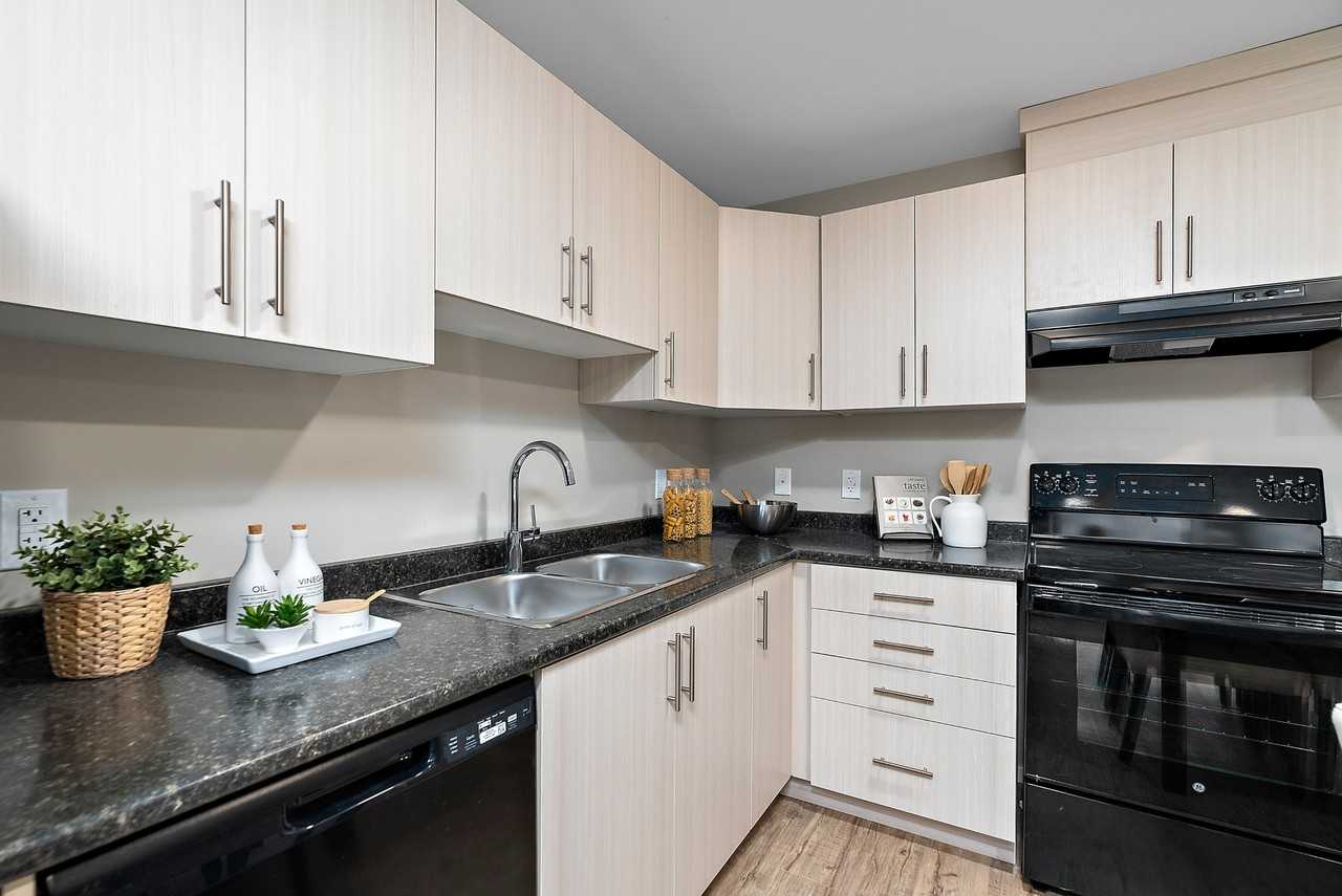 Jardin Apartments - Photo 7 of 15