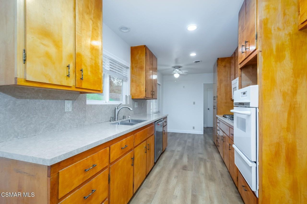 130 Chisholm Trl - Photo 5 of 11