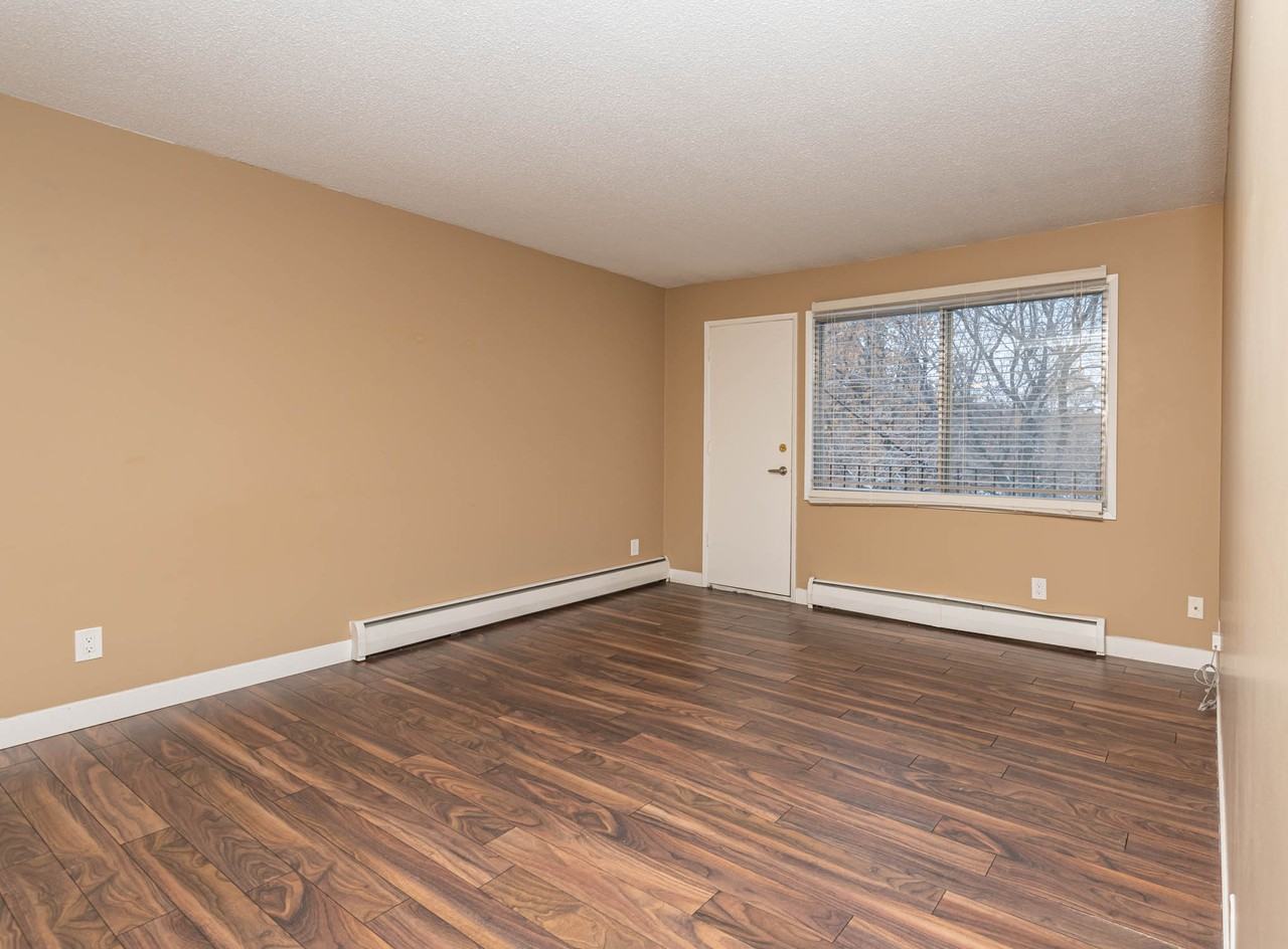 10512 83 Avenue - Photo 7 of 46