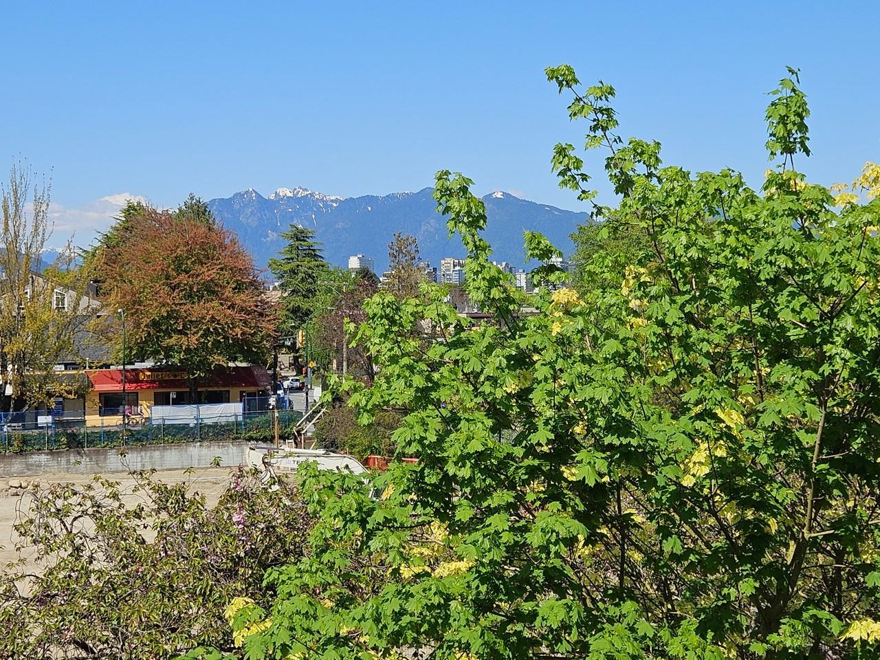 1918 York Ave - Photo 3 of 27