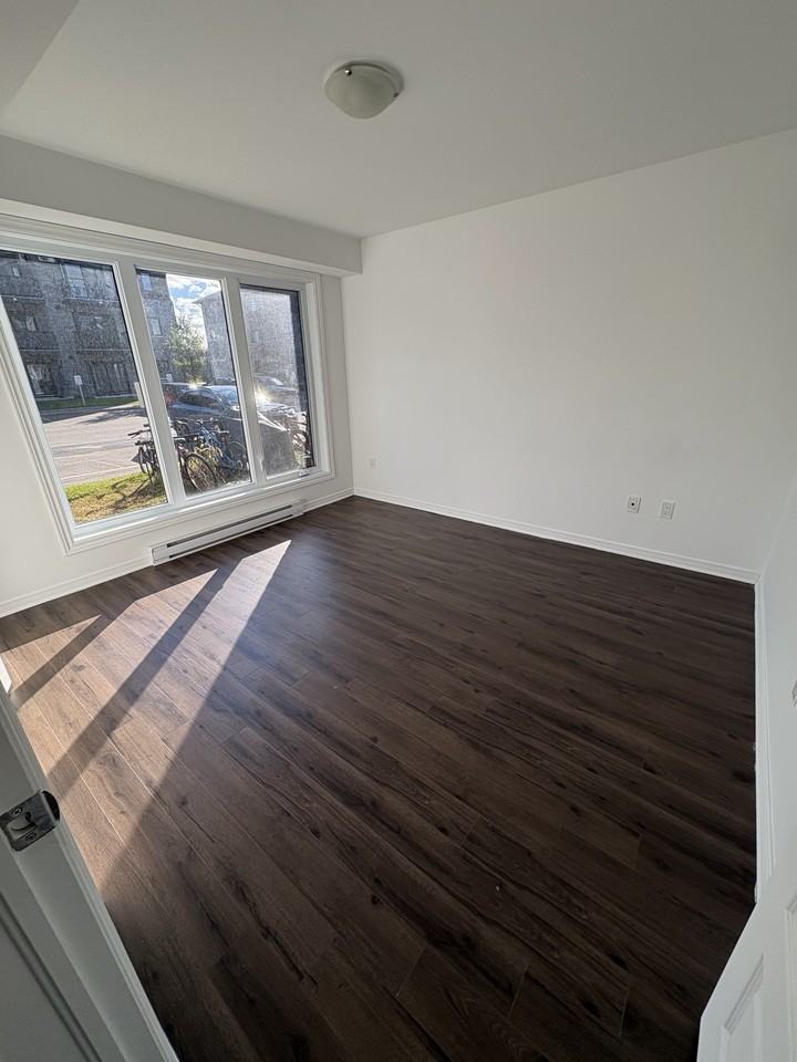 139 BRITANNIA - Photo 2 of 7