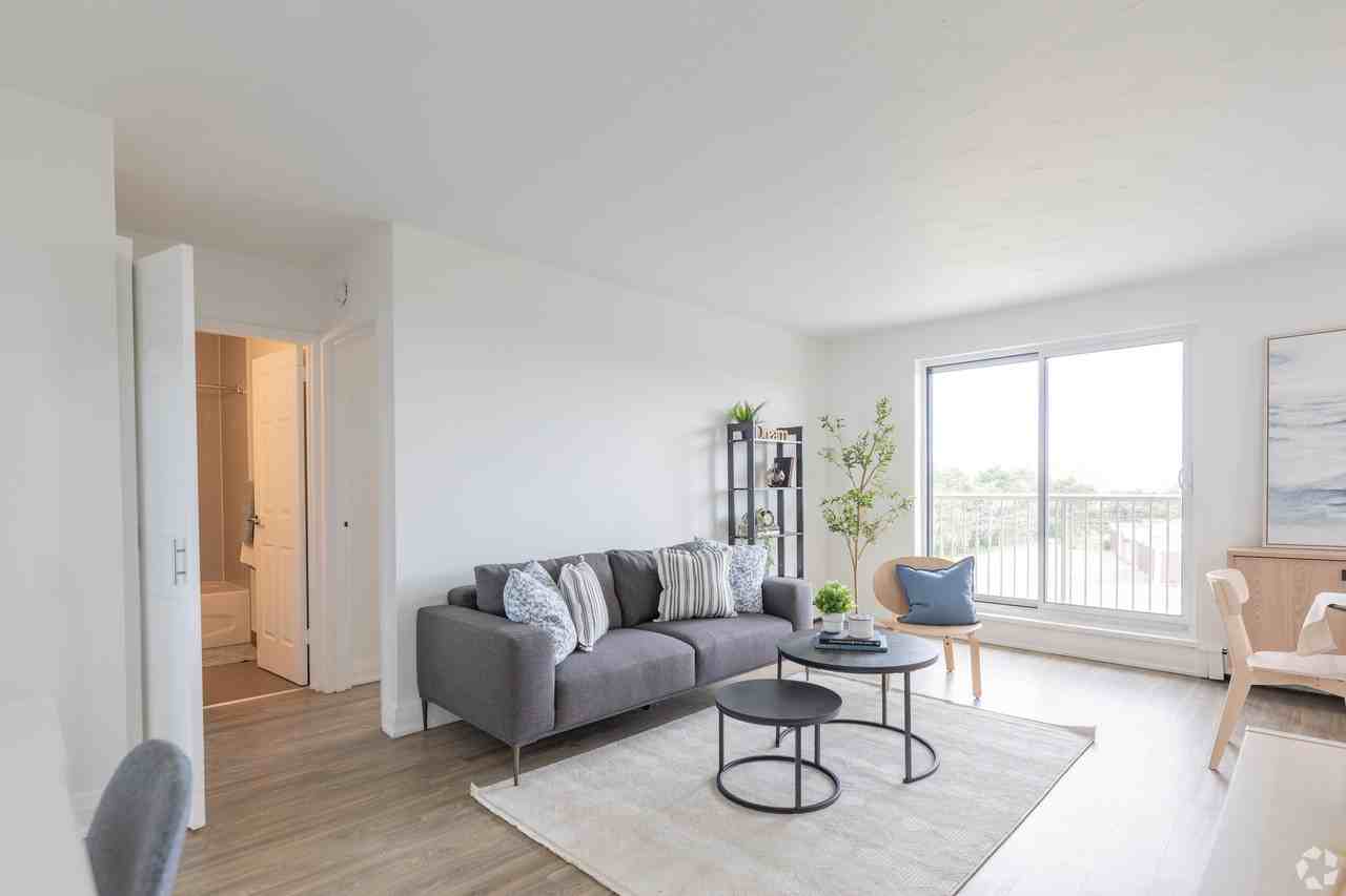 718 Lawrence Road - Photo 3 of 12