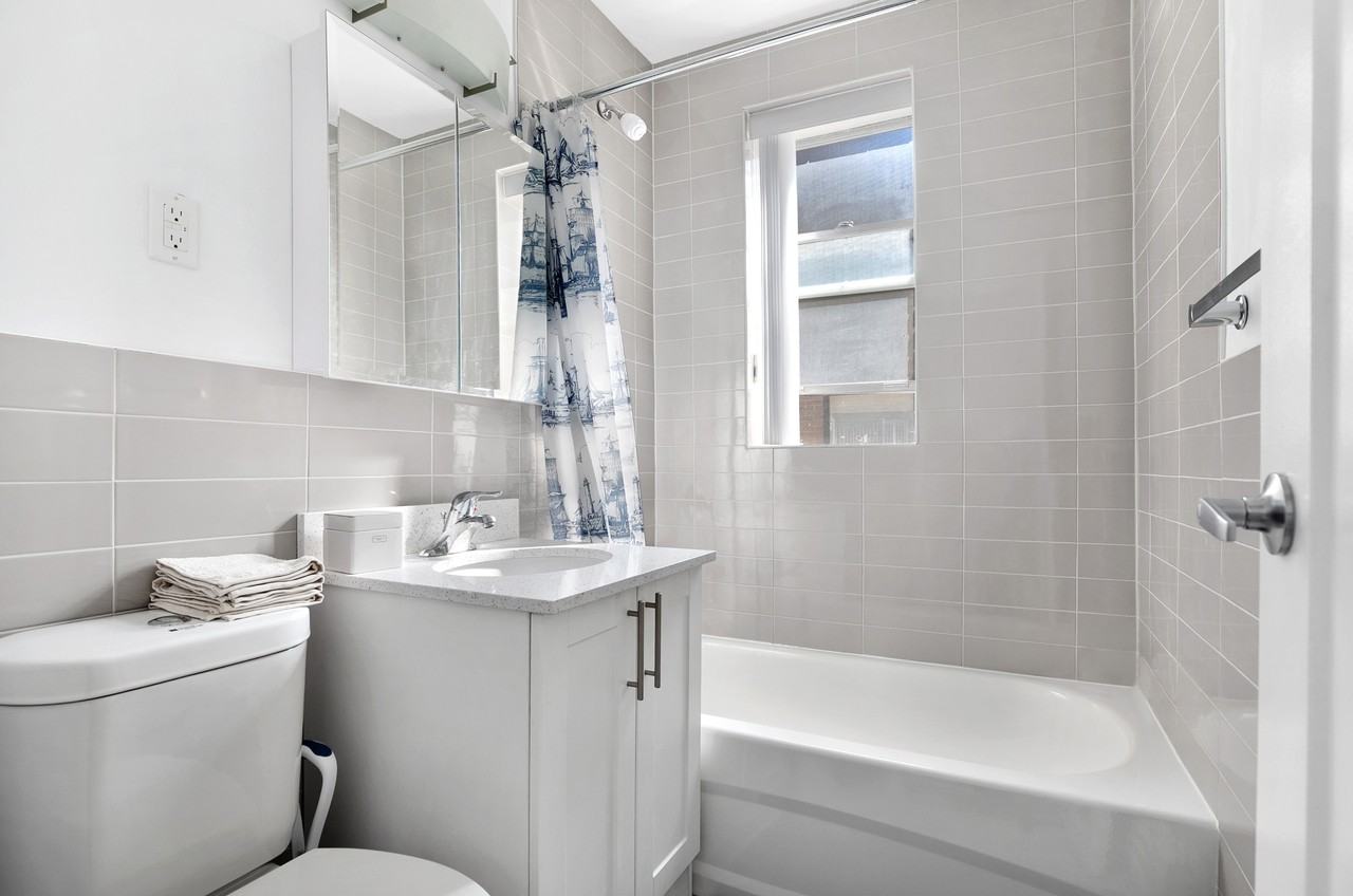 151 St. George - Photo 3 of 9