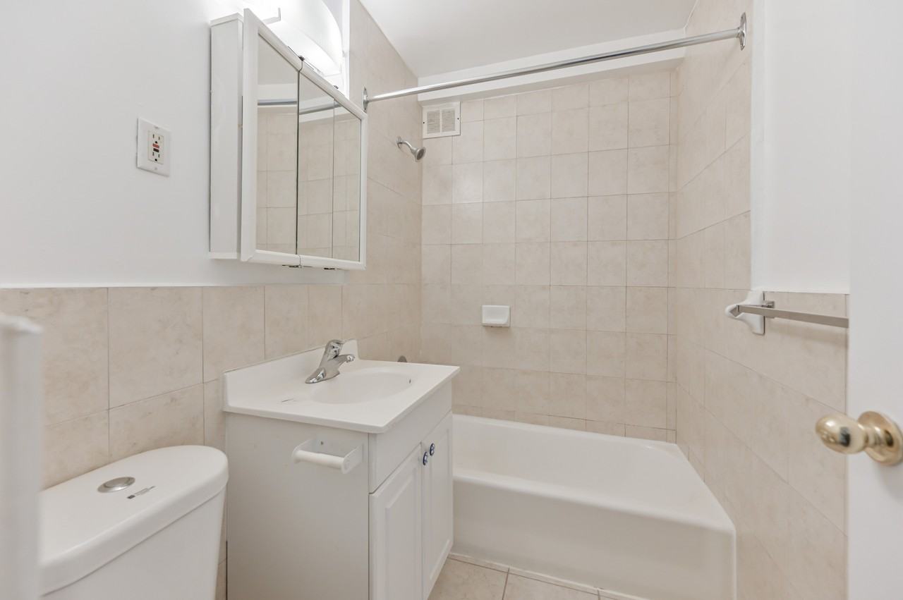 214 St. George - Photo 3 of 11