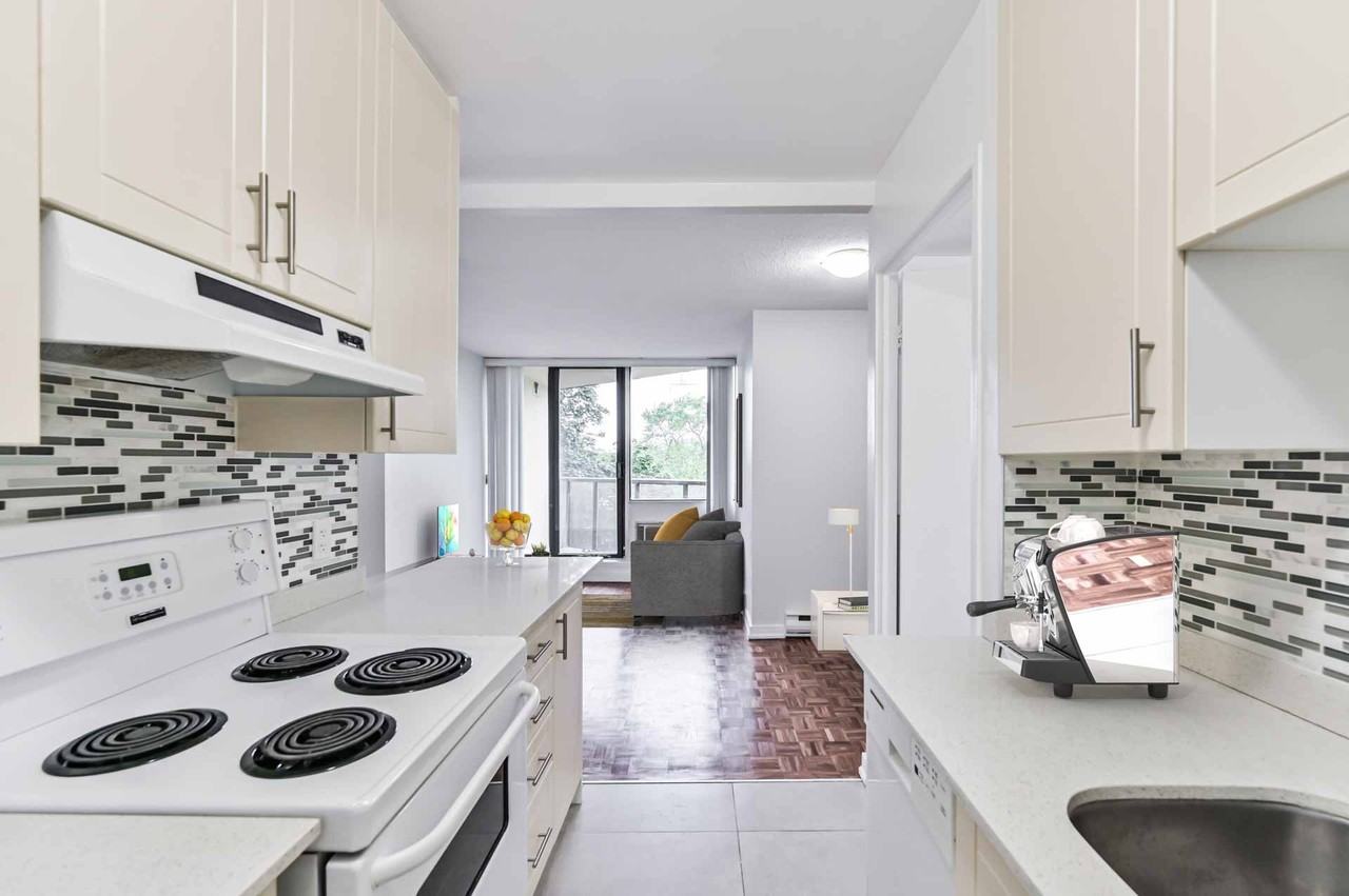 250 St. George - Photo 3 of 11