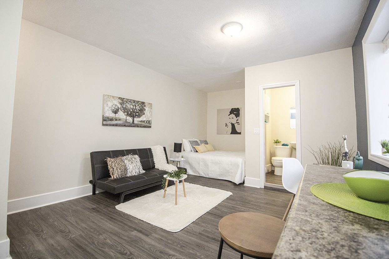 University Manor I & II - Photo 2 of 12