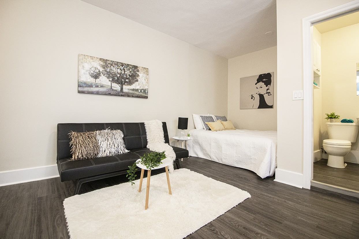 University Manor I & II - Photo 4 of 12