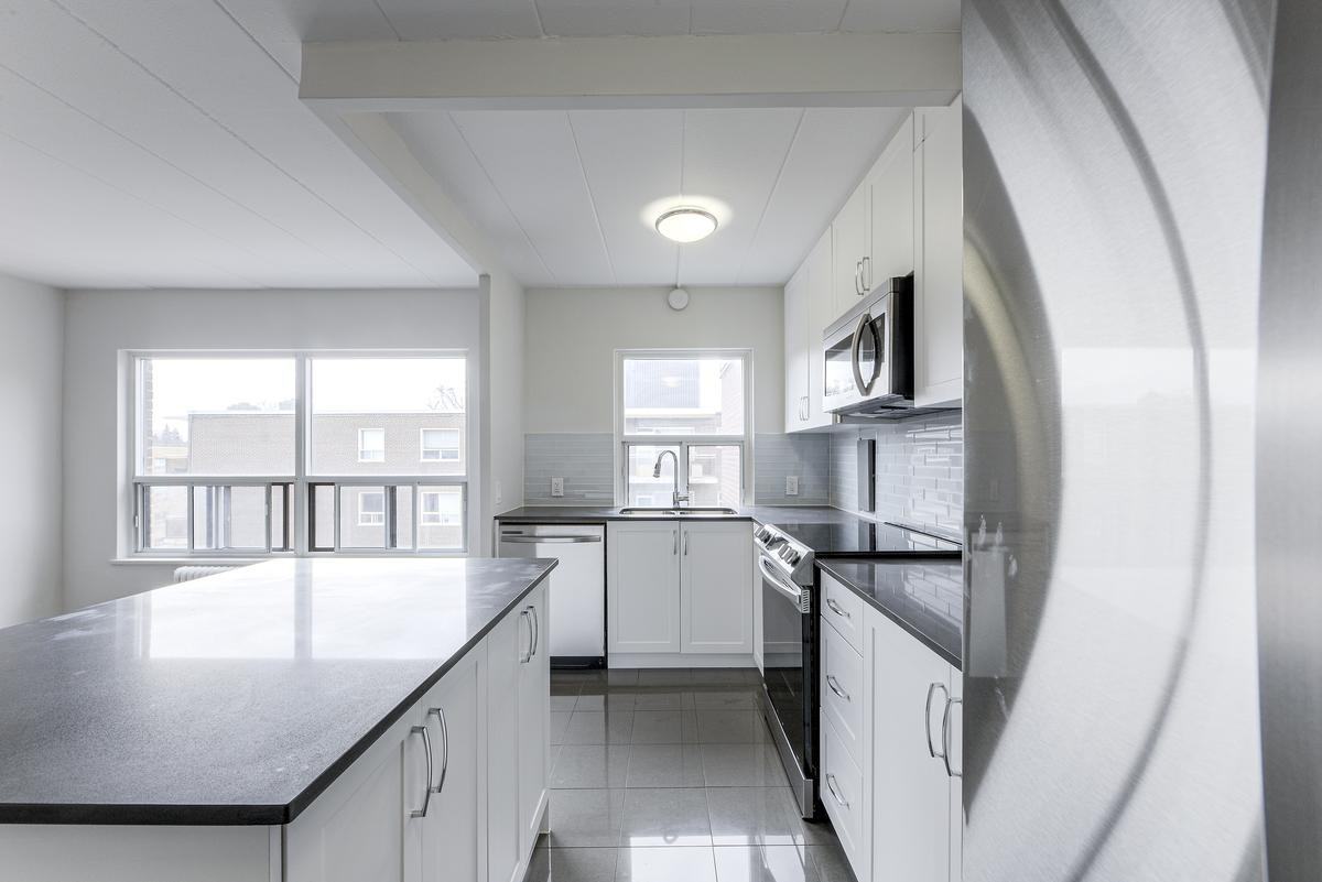 143 Stephen Drive - Photo 4 of 17