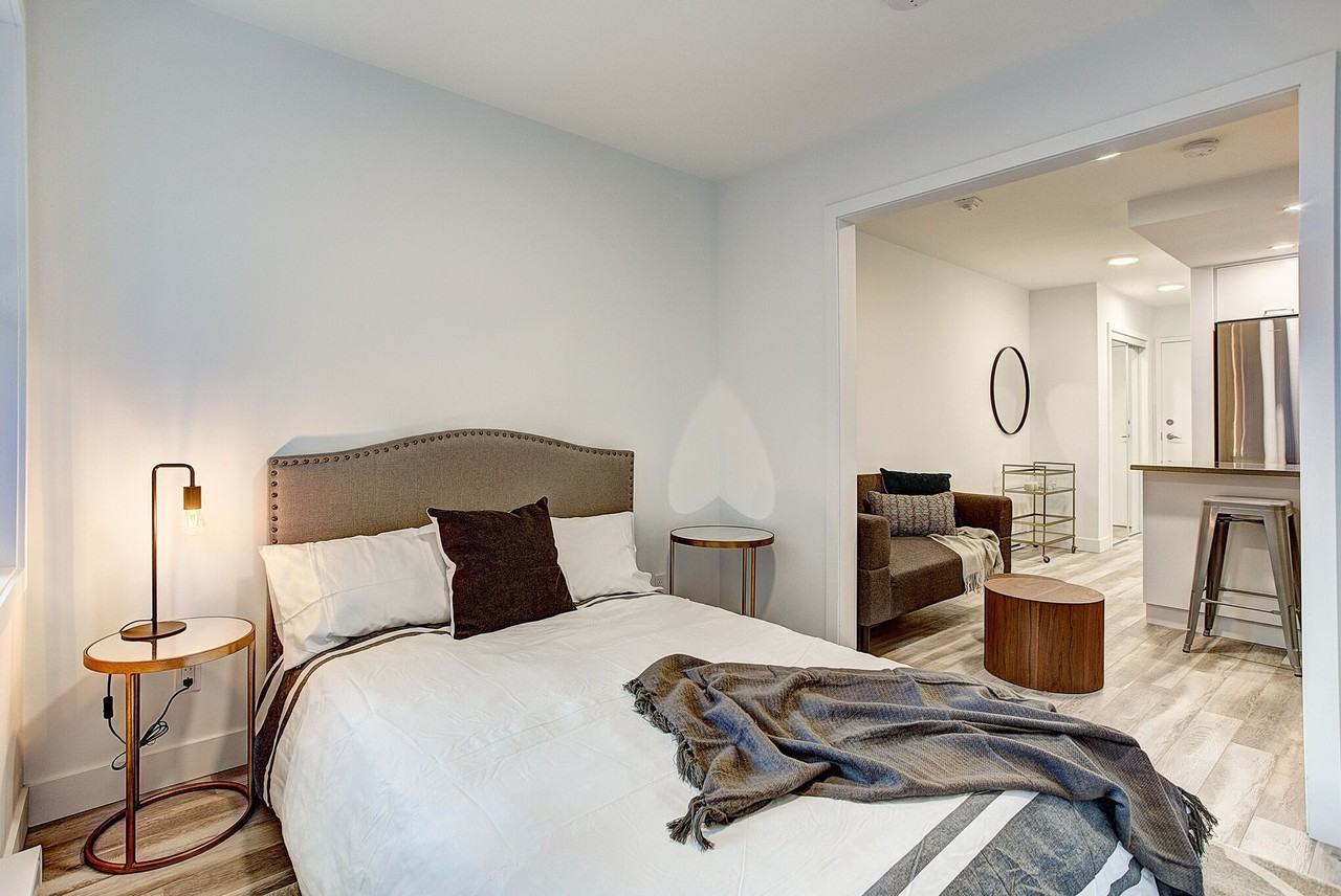 4530 Avenue Coloniale - Photo 2 of 23