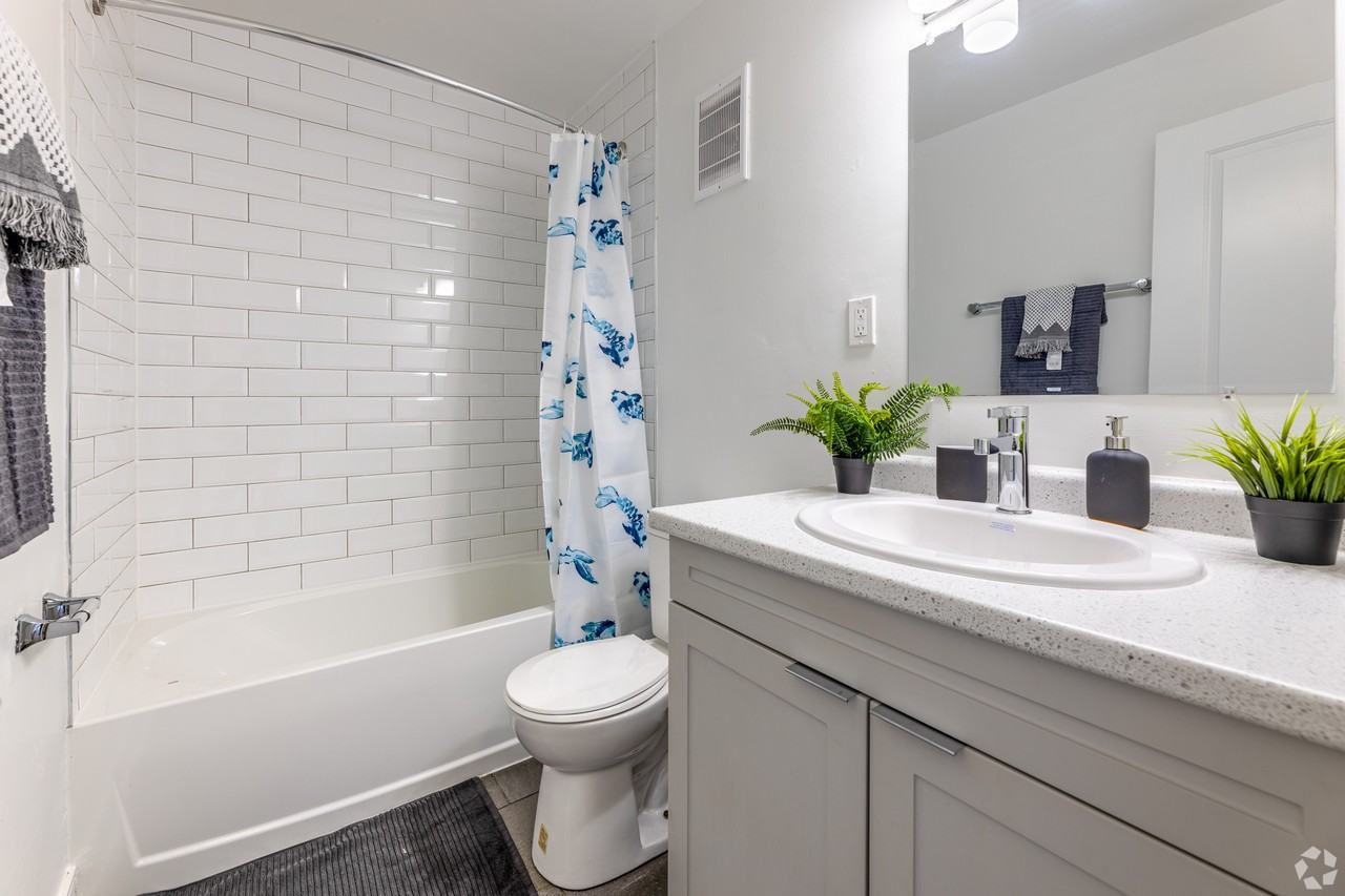 520-560 Mornington Avenue - Photo 7 of 14