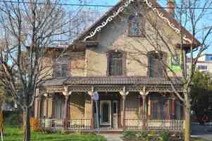 featured image of 245 Laurier Ave E