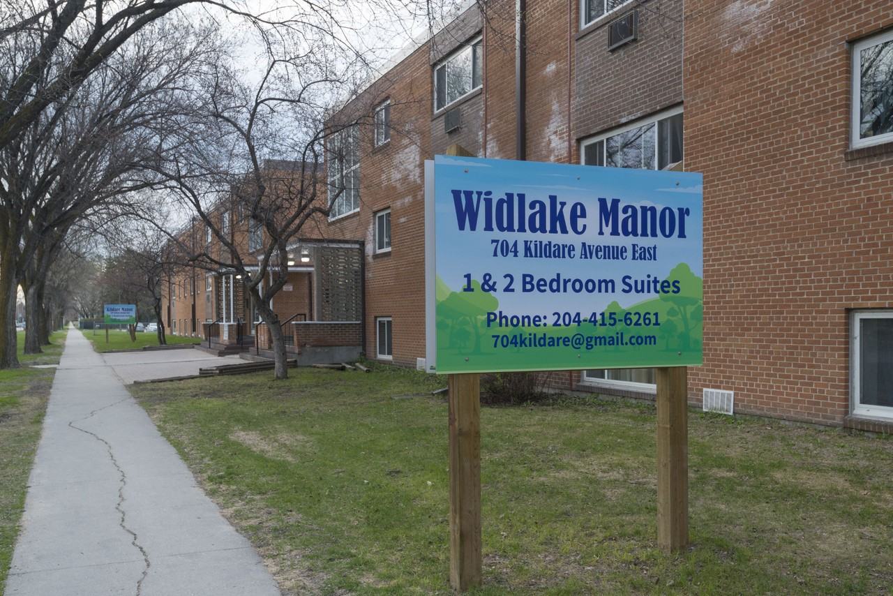 Widlake Manor - Photo 2 of 5