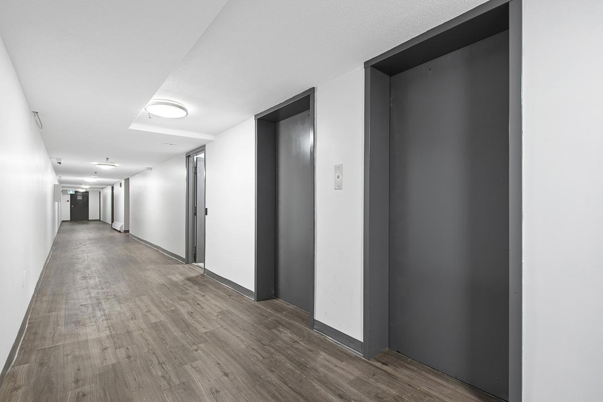 18 Steeles Avenue, East - Photo 4 of 25