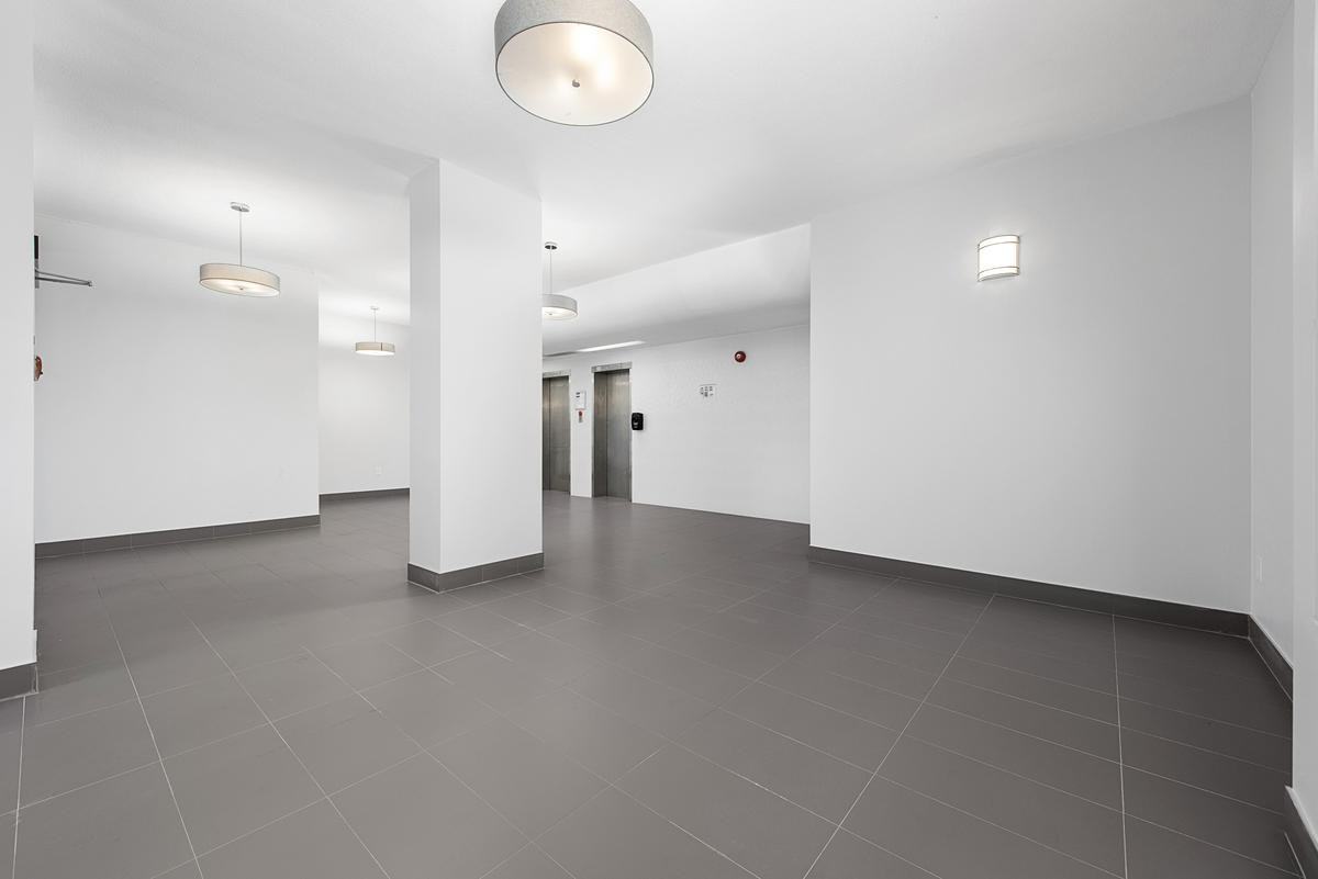 18 Steeles Avenue, East - Photo 6 of 25